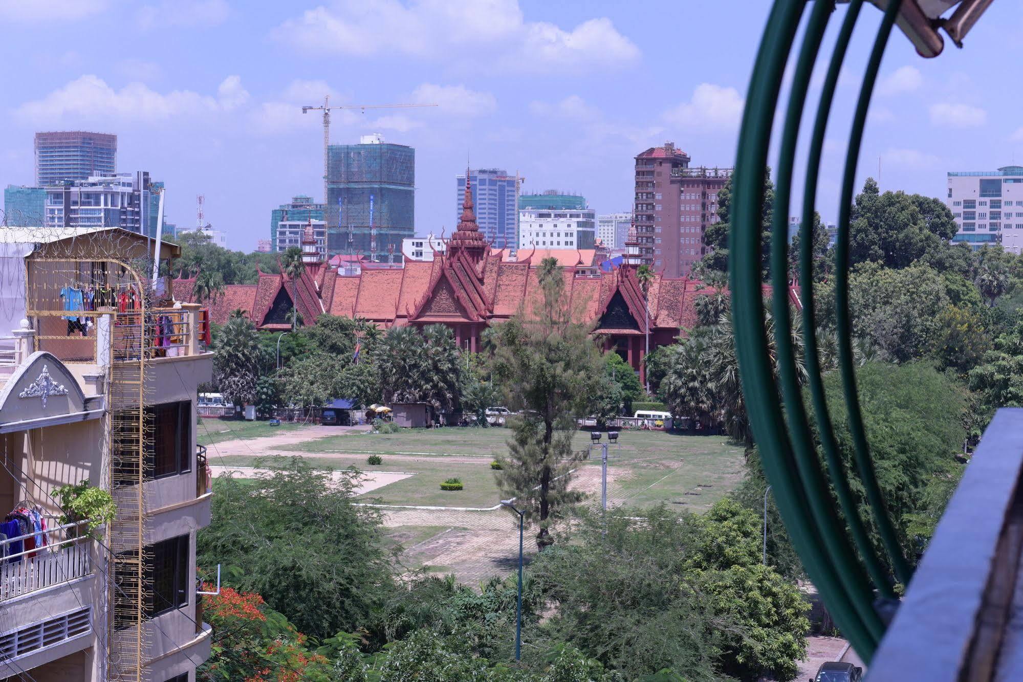 Panorama Mekong Hostel Phnom Penh Exterior photo