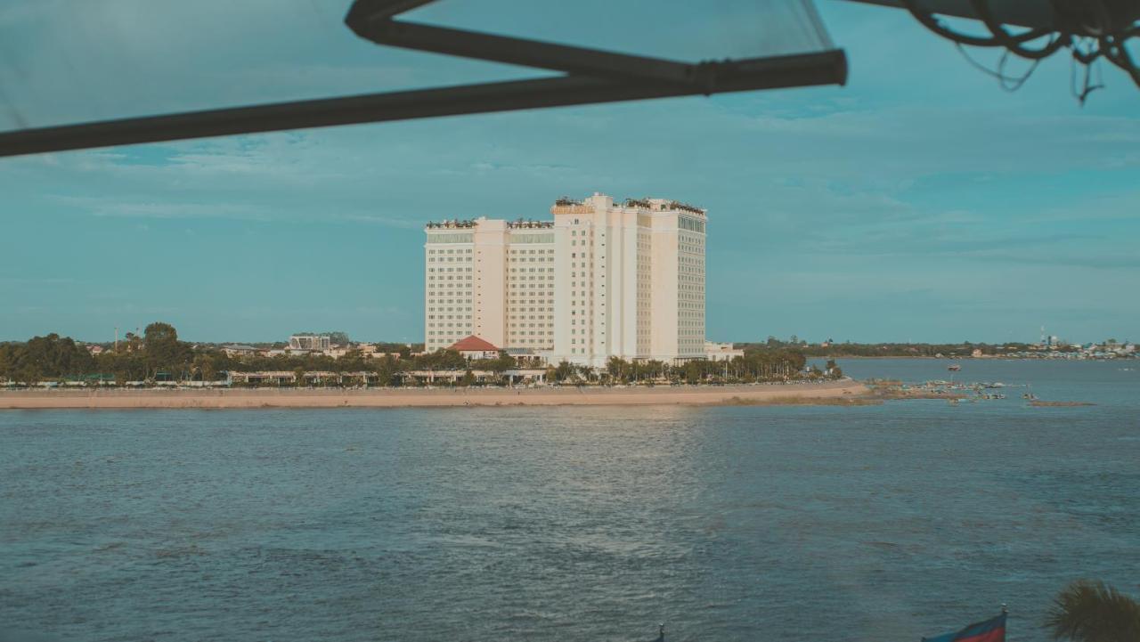 Panorama Mekong Hostel Phnom Penh Exterior photo